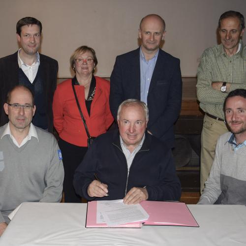 vue de la signature de la convention charte