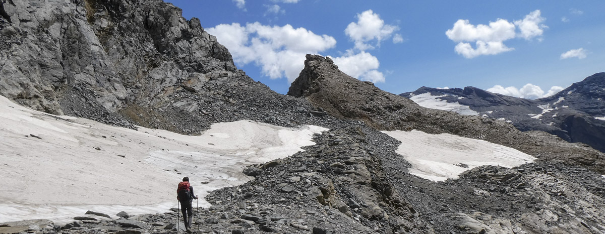 Prospection pédestre sous le col de la Lose à Val d’Isère, dans les dernières reliques glaciaires sous les crêtes | © Valentin Lafont