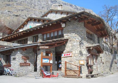 Office de tourisme de Bonneval sur Arc - Vue extérieure en été