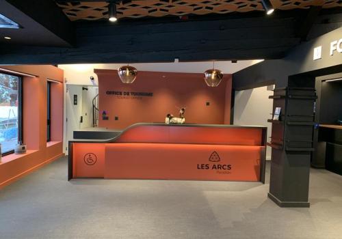 Office de Tourisme d'Arc 1800_Les Arcs - desk