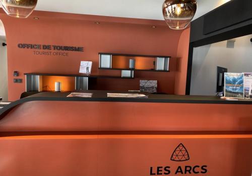 Office de Tourisme  du Charvet d'Arc 1800_Les Arcs - desk