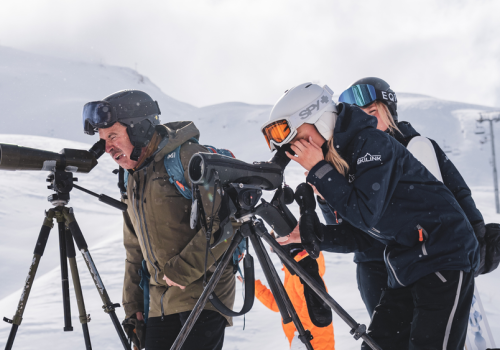 Observation de la faune hivernale à la longue-vue lors du rendez-vous avec les agents du Parc National de la Vanoise à Val d'Isère - Observation de la faune hivernale à la longue-vue lors du rendez-vous avec les agents du Parc National de la Vanoise à Val d'Isère