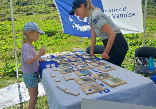 Stand du PNV au Parking des Fontanettes_Pralognan-la-Vanoise