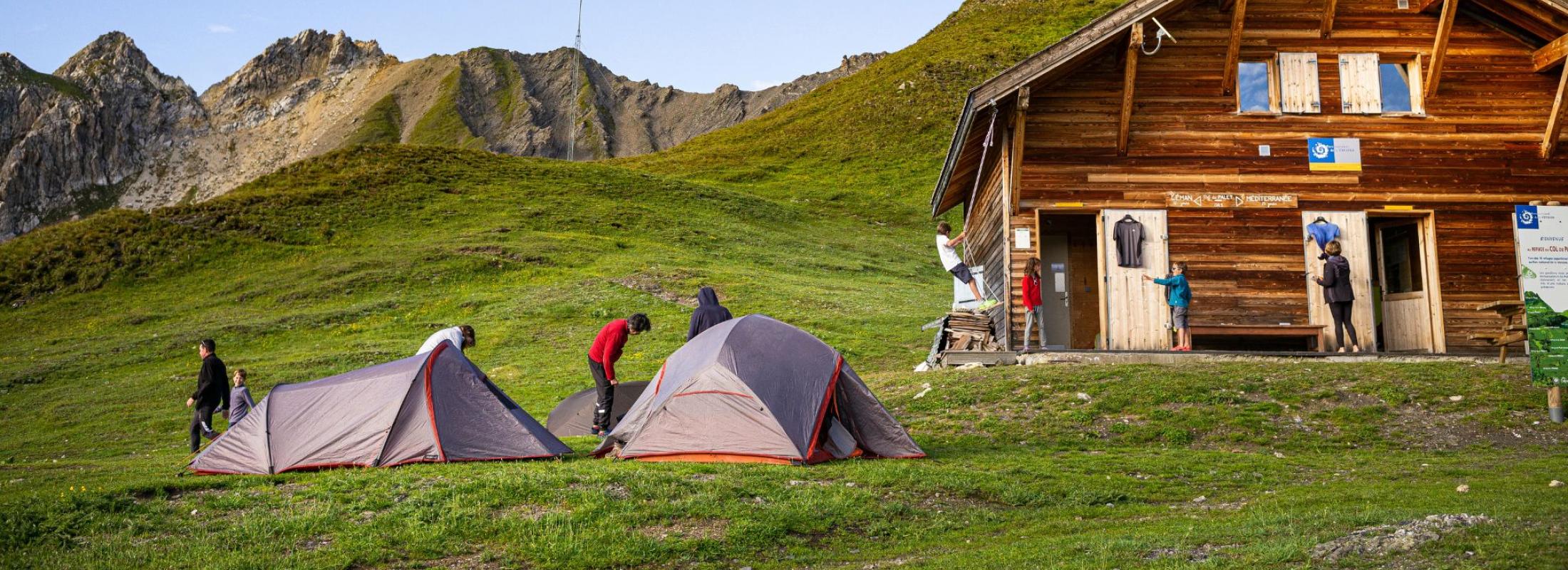 Bivouac devant le refuge du col du Palet, Parc national de la Vanoise