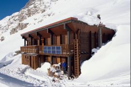 Vue du refuge en hiver avant travaux
