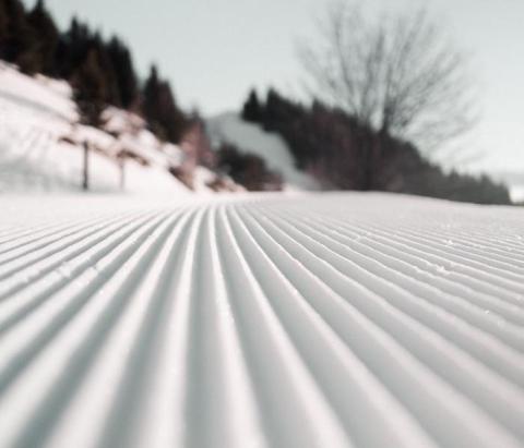Première trace à Val Cenis - Traces fraiches de fraisage de la neige
