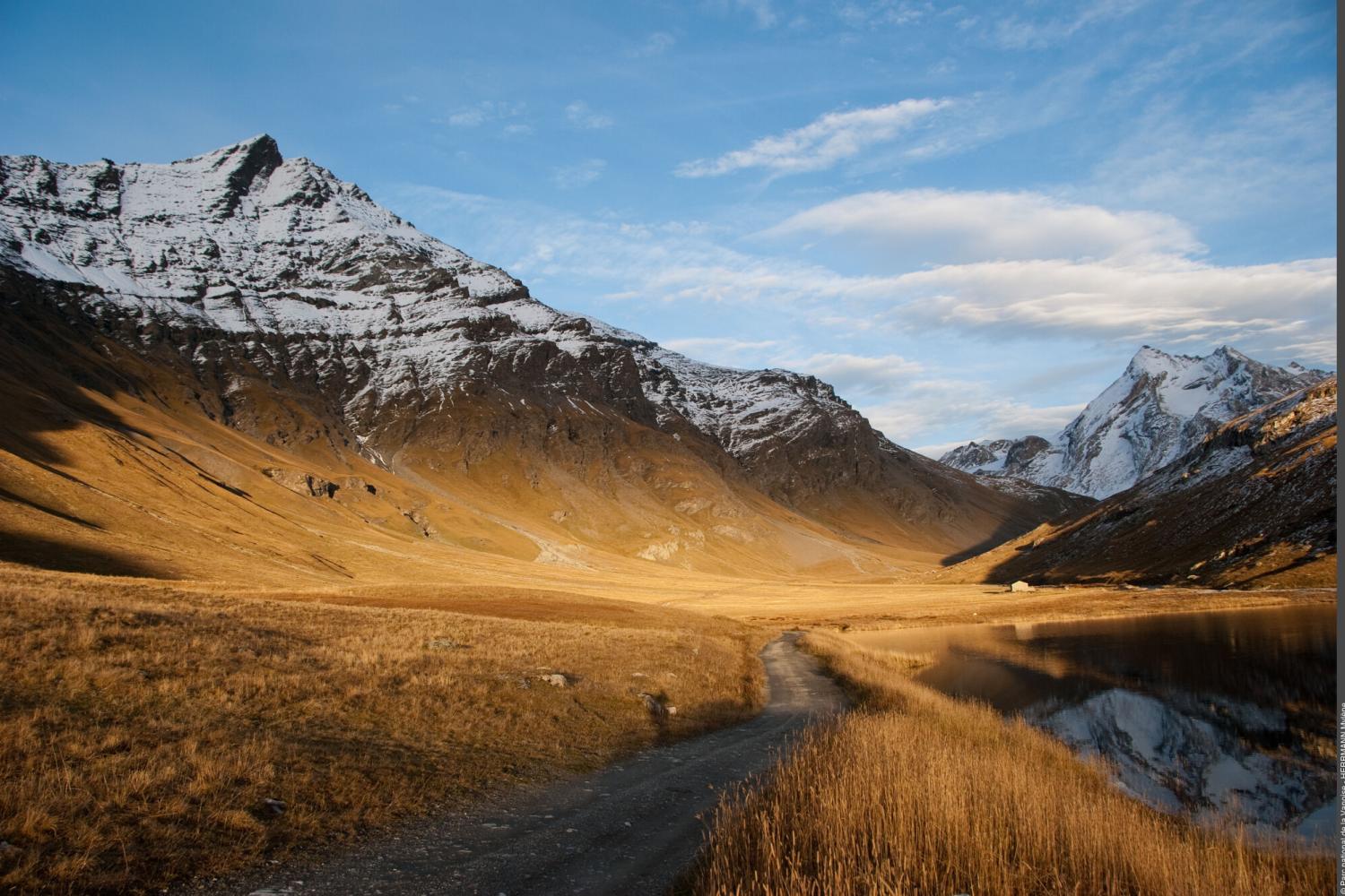 Lumière d'automne dans le vallon glaciaire de la Sassière