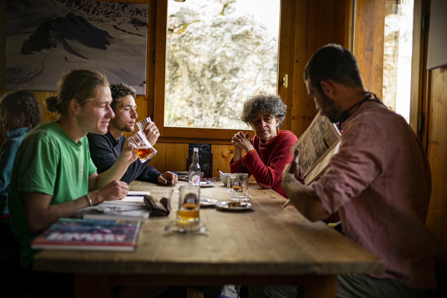 Moment de convivialité en refuge