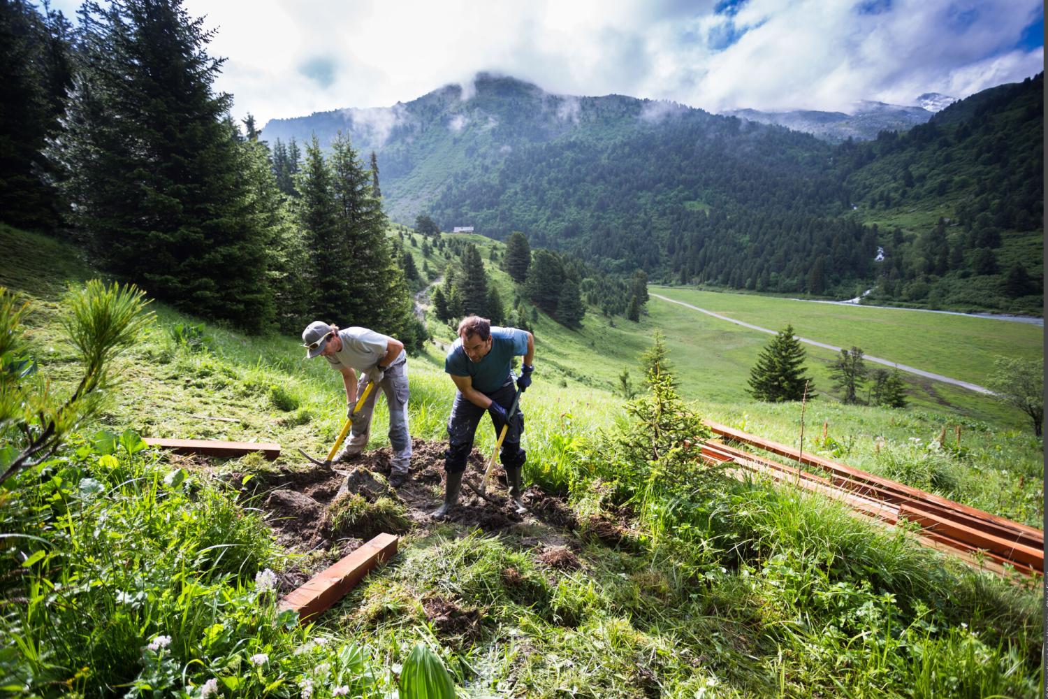 Photo d'ouvrier travaillant dans le Parc national de la Vanoise