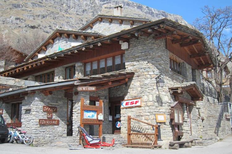 Office de tourisme de Bonneval sur Arc - Vue extérieure en été
