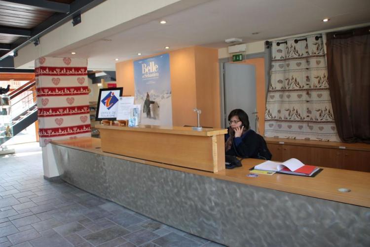 L'Office de Tourisme de Val Cenis-Termignon - L'int&eacute;rieur et la banque d'accueil