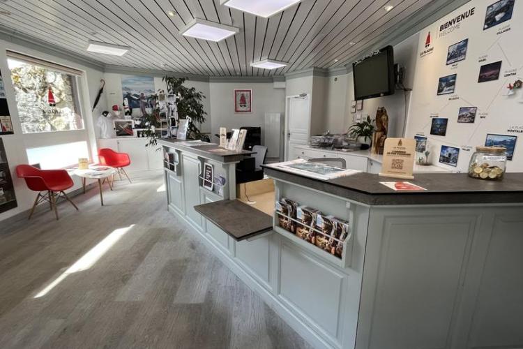 Office de Tourisme La Plagne Champagny-en-Vanoise_Champagny-en-Vanoise - Intérieur de l'Office de Tourisme