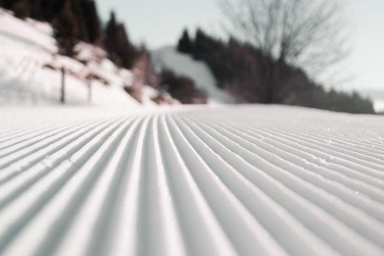 Première trace à Val Cenis - Traces fraiches de fraisage de la neige