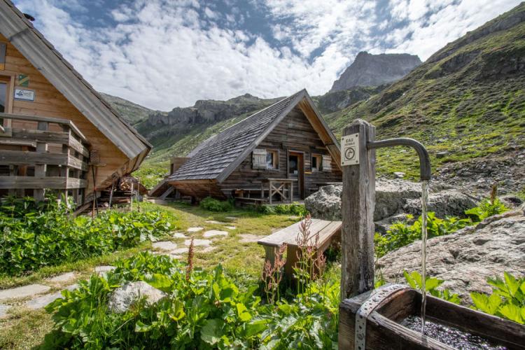 Refuge de Plaisance - vue sur le deuxième chaloin