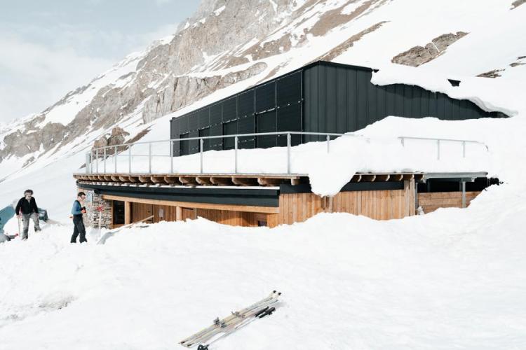 Refuge de Prariond en hiver sous la neige - Refuge de Prariond en hiver sous la neige