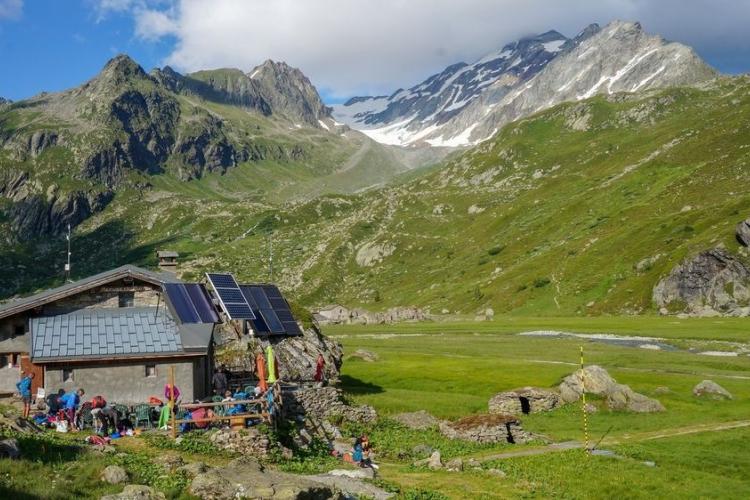 Refuge et le plateau de la petite sassière - Refuge et le plateau de la petite sassière