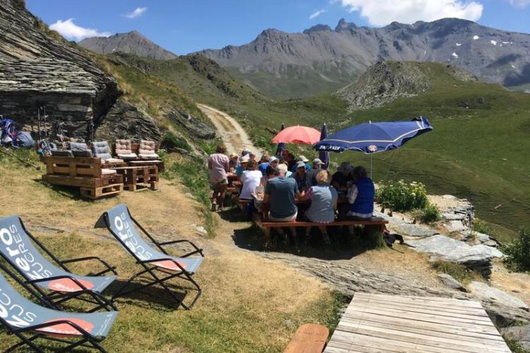 val-cenis-termignon-refuge-lac-blanc - Salon de jardin du refuge du Lac Blanc à Val Cenis Termignon